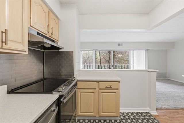 2160 Greentree Rd. 405W, Scott Twp, PA 15220