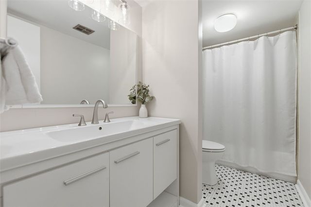 2160 Greentree Rd. 405W, Scott Twp, PA 15220