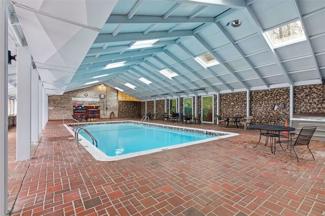 2160 Greentree Rd. 405W, Scott Twp, PA 15220