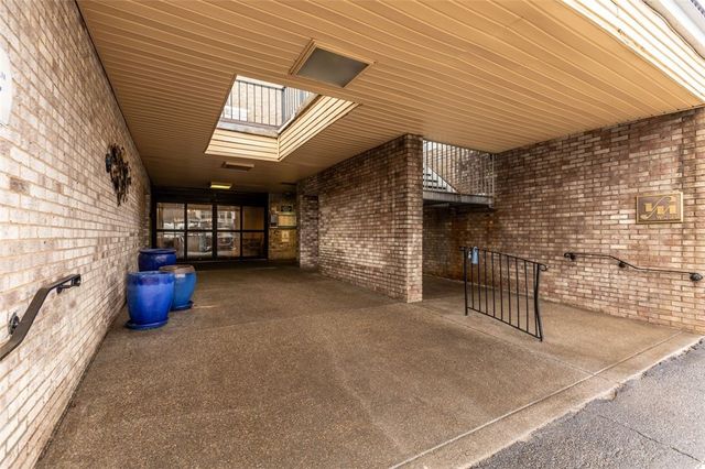 2160 Greentree Rd. 405W, Scott Twp, PA 15220