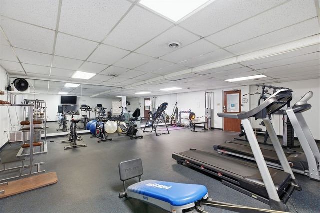 2160 Greentree Rd. 405W, Scott Twp, PA 15220