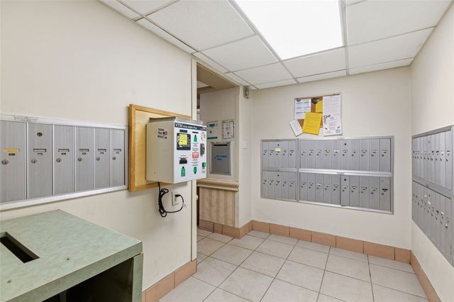 2160 Greentree Rd. 405W, Scott Twp, PA 15220