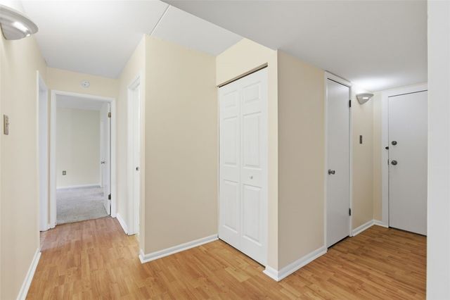 2160 Greentree Rd. 405W, Scott Twp, PA 15220