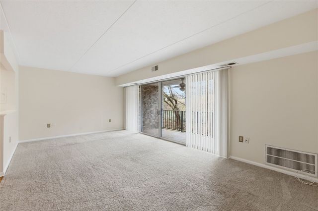 2160 Greentree Rd. 405W, Scott Twp, PA 15220