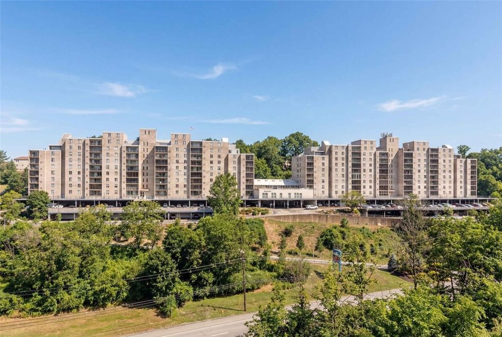 2160 Greentree Rd. 405W, Scott Twp, PA 15220