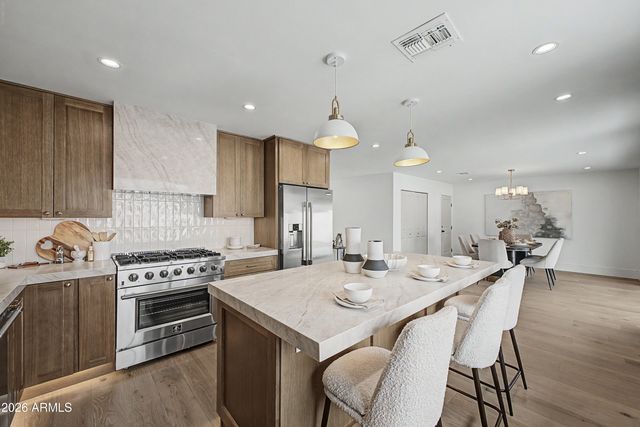 8008 E WHITTON Avenue, Scottsdale, AZ 85251