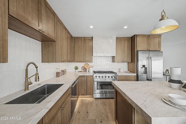 8008 E WHITTON Avenue, Scottsdale, AZ 85251