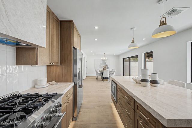 8008 E WHITTON Avenue, Scottsdale, AZ 85251