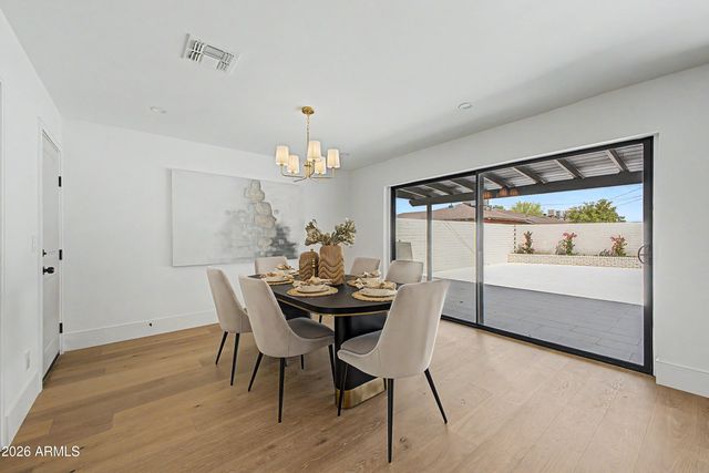 8008 E WHITTON Avenue, Scottsdale, AZ 85251