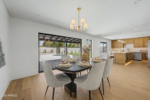 8008 E WHITTON Avenue, Scottsdale, AZ 85251