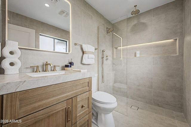 8008 E WHITTON Avenue, Scottsdale, AZ 85251