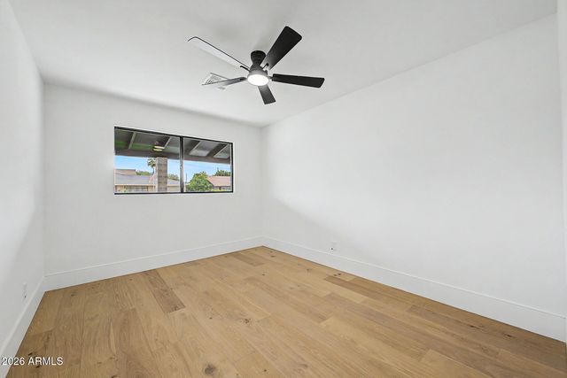 8008 E WHITTON Avenue, Scottsdale, AZ 85251