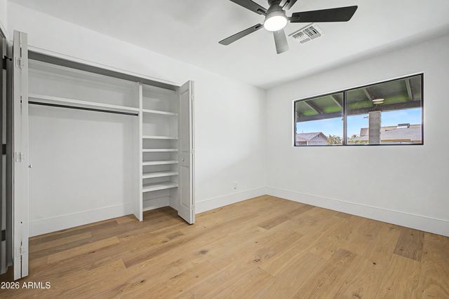 8008 E WHITTON Avenue, Scottsdale, AZ 85251
