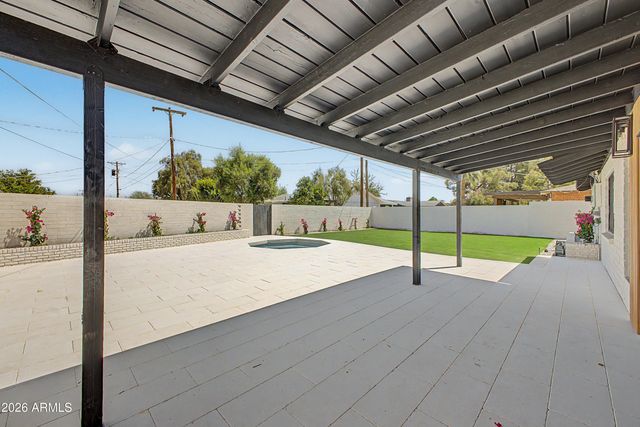 8008 E WHITTON Avenue, Scottsdale, AZ 85251
