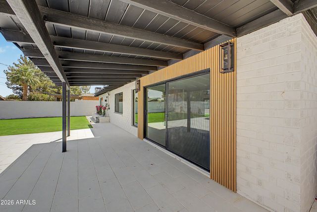8008 E WHITTON Avenue, Scottsdale, AZ 85251