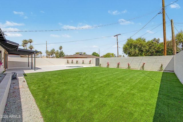 8008 E WHITTON Avenue, Scottsdale, AZ 85251