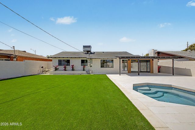 8008 E WHITTON Avenue, Scottsdale, AZ 85251