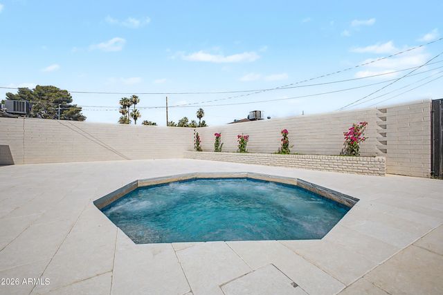 8008 E WHITTON Avenue, Scottsdale, AZ 85251