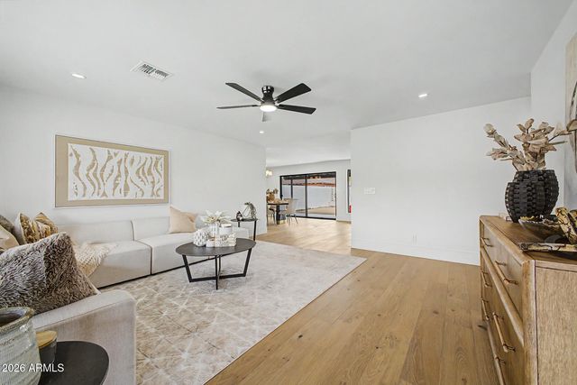 8008 E WHITTON Avenue, Scottsdale, AZ 85251