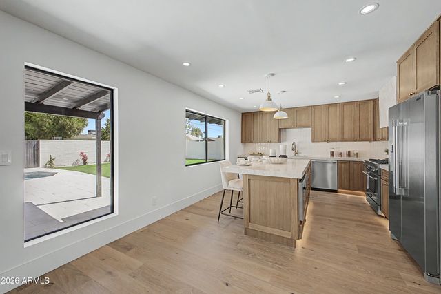 8008 E WHITTON Avenue, Scottsdale, AZ 85251
