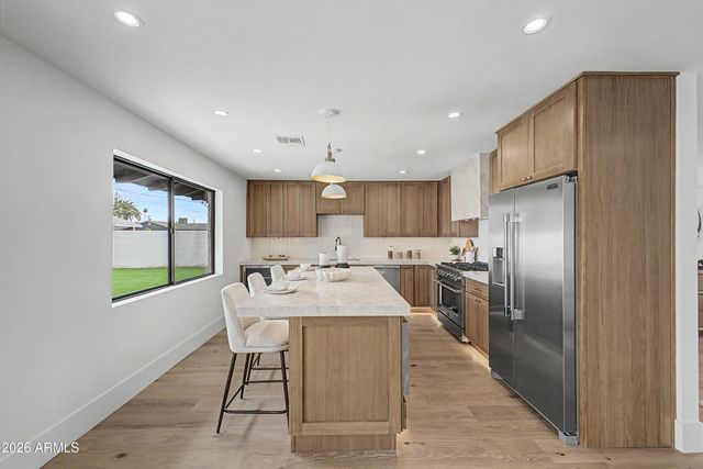8008 E WHITTON Avenue, Scottsdale, AZ 85251