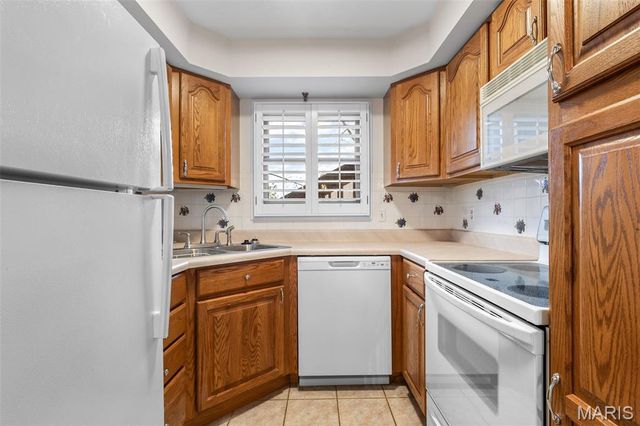 5162 Hollow Wood Court B, St Louis, MO 63128