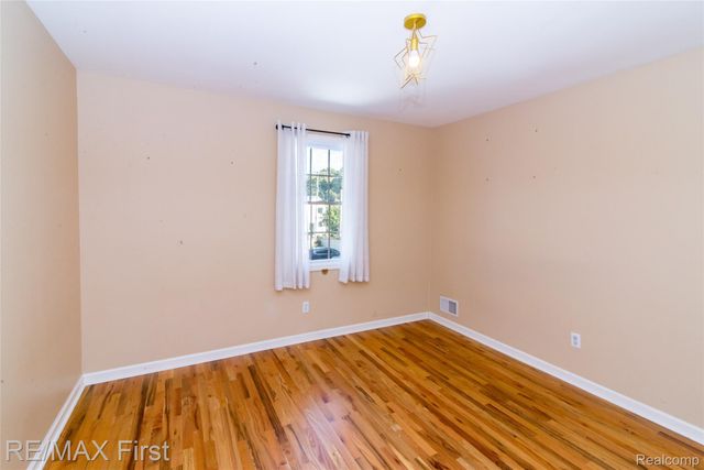 1320 Hartrick Avenue, Royal Oak, MI 48067