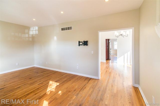 1320 Hartrick Avenue, Royal Oak, MI 48067