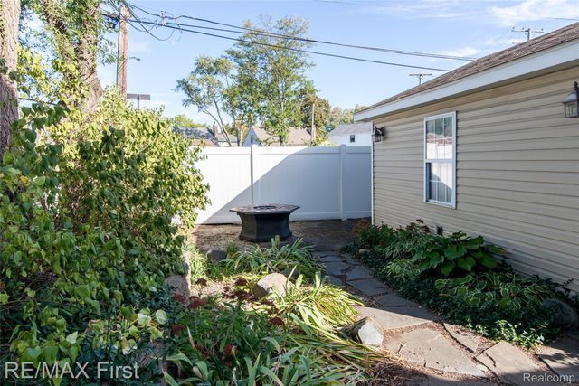 1320 Hartrick Avenue, Royal Oak, MI 48067