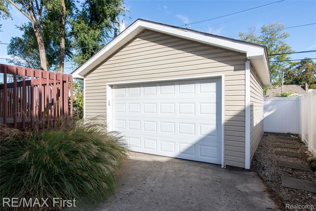 1320 Hartrick Avenue, Royal Oak, MI 48067