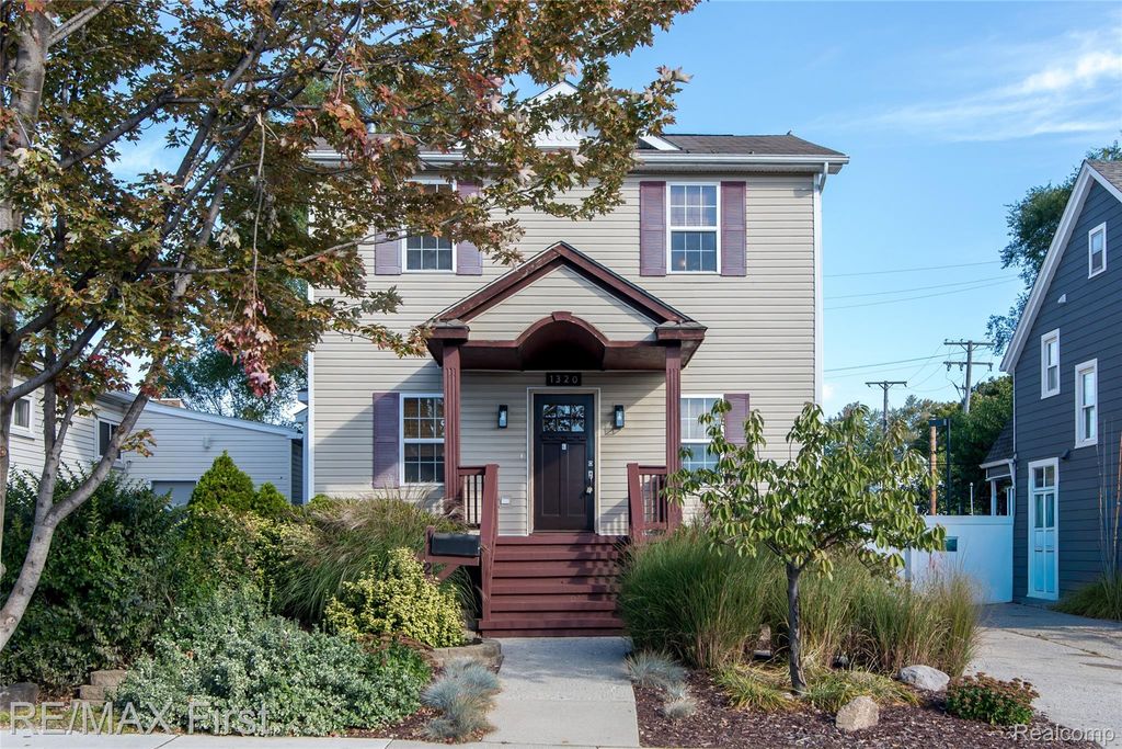 1320 Hartrick Avenue, Royal Oak, MI 48067
