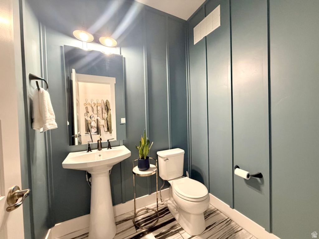 Image 7 of property listing at 6743 W LAKE AVE, South Jordan, UT 84009