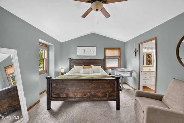 2214 Willowtree Lane, Maumee, OH 43537