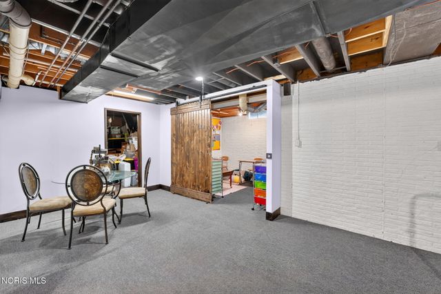 2214 Willowtree Lane, Maumee, OH 43537