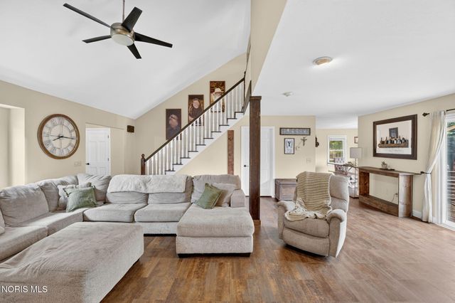 2214 Willowtree Lane, Maumee, OH 43537