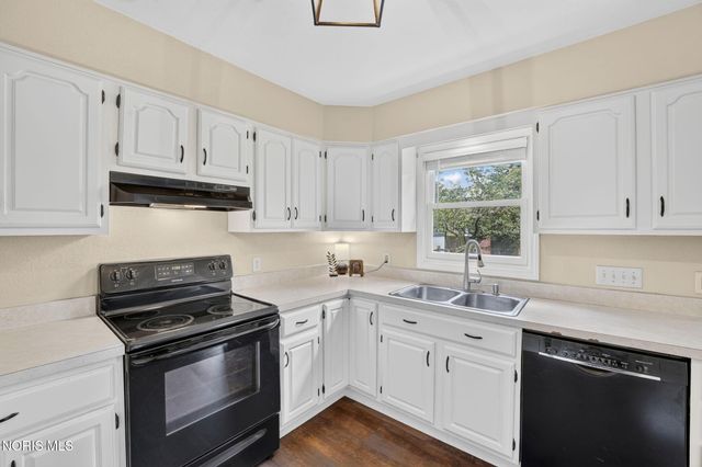 2214 Willowtree Lane, Maumee, OH 43537