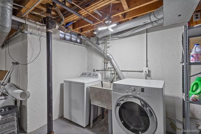 36698 Rolf Street, Westland, MI 48186