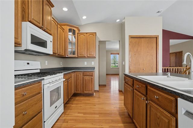 130 Bluff Drive, Fairfax, IA 52228