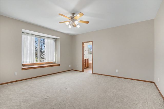 130 Bluff Drive, Fairfax, IA 52228