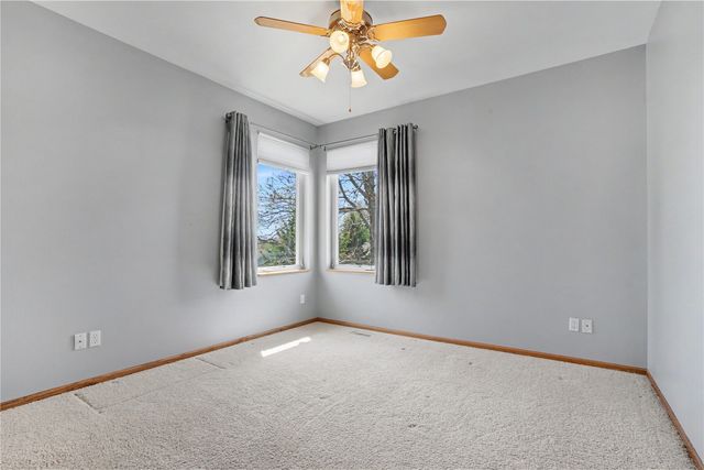 130 Bluff Drive, Fairfax, IA 52228