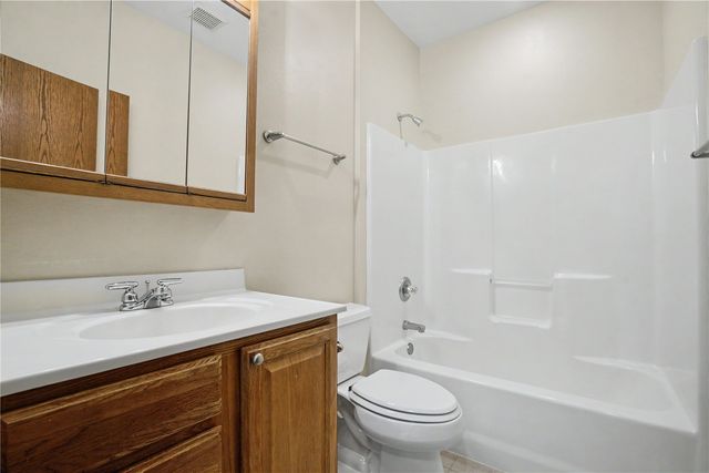 130 Bluff Drive, Fairfax, IA 52228
