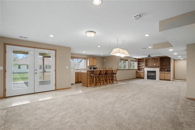 130 Bluff Drive, Fairfax, IA 52228