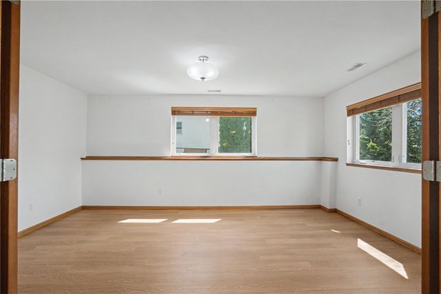130 Bluff Drive, Fairfax, IA 52228