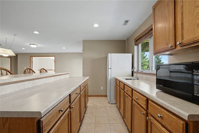130 Bluff Drive, Fairfax, IA 52228