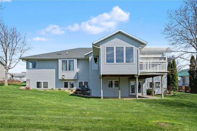 130 Bluff Drive, Fairfax, IA 52228