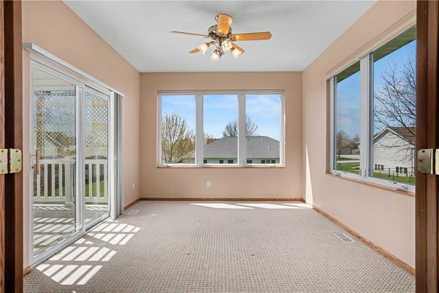130 Bluff Drive, Fairfax, IA 52228