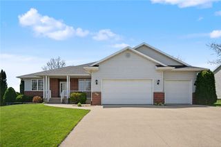 130 Bluff Drive, Fairfax, IA 52228