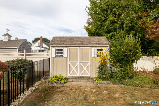 21 Fenbrook Road, Old Saybrook, CT 06475