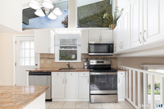 21 Fenbrook Road, Old Saybrook, CT 06475
