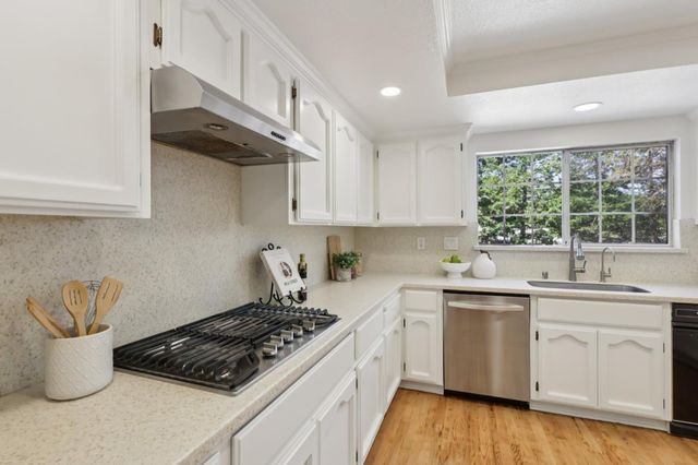 955 La Vista, Morgan Hill, CA 95037